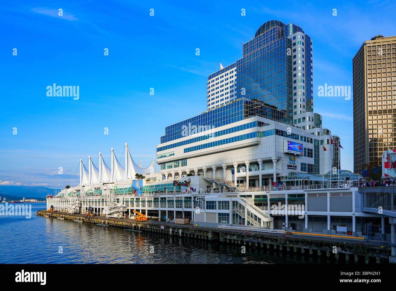 Pan Pacific Hotel in Canada Place on the waterfront of Coal Harbour in Downtown Vancouver, British Columbia, Canada Stock Photo