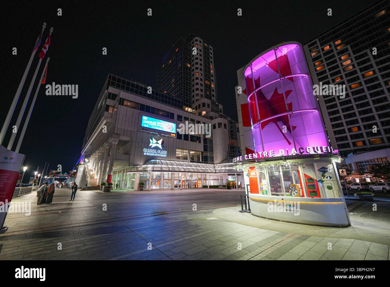 Pan Pacific Hotel in Canada Place on the waterfront of Coal Harbour in Downtown Vancouver, British Columbia, Canada Stock Photo