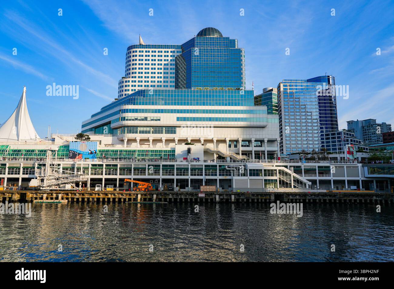 Pan Pacific Hotel in Canada Place on the waterfront of Coal Harbour in Downtown Vancouver, British Columbia, Canada Stock Photo