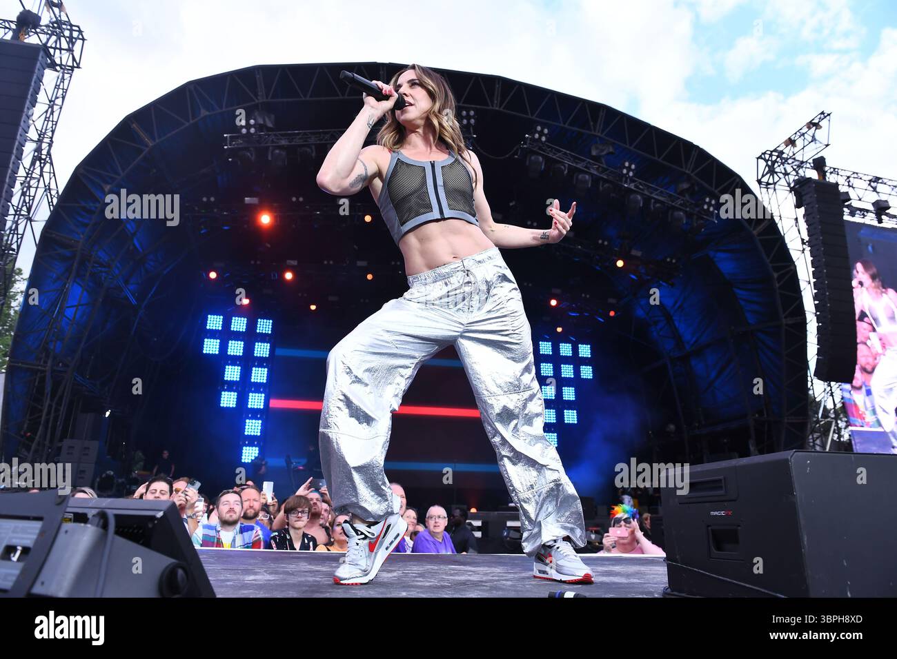 Mel c performance hi-res stock photography and images - Alamy