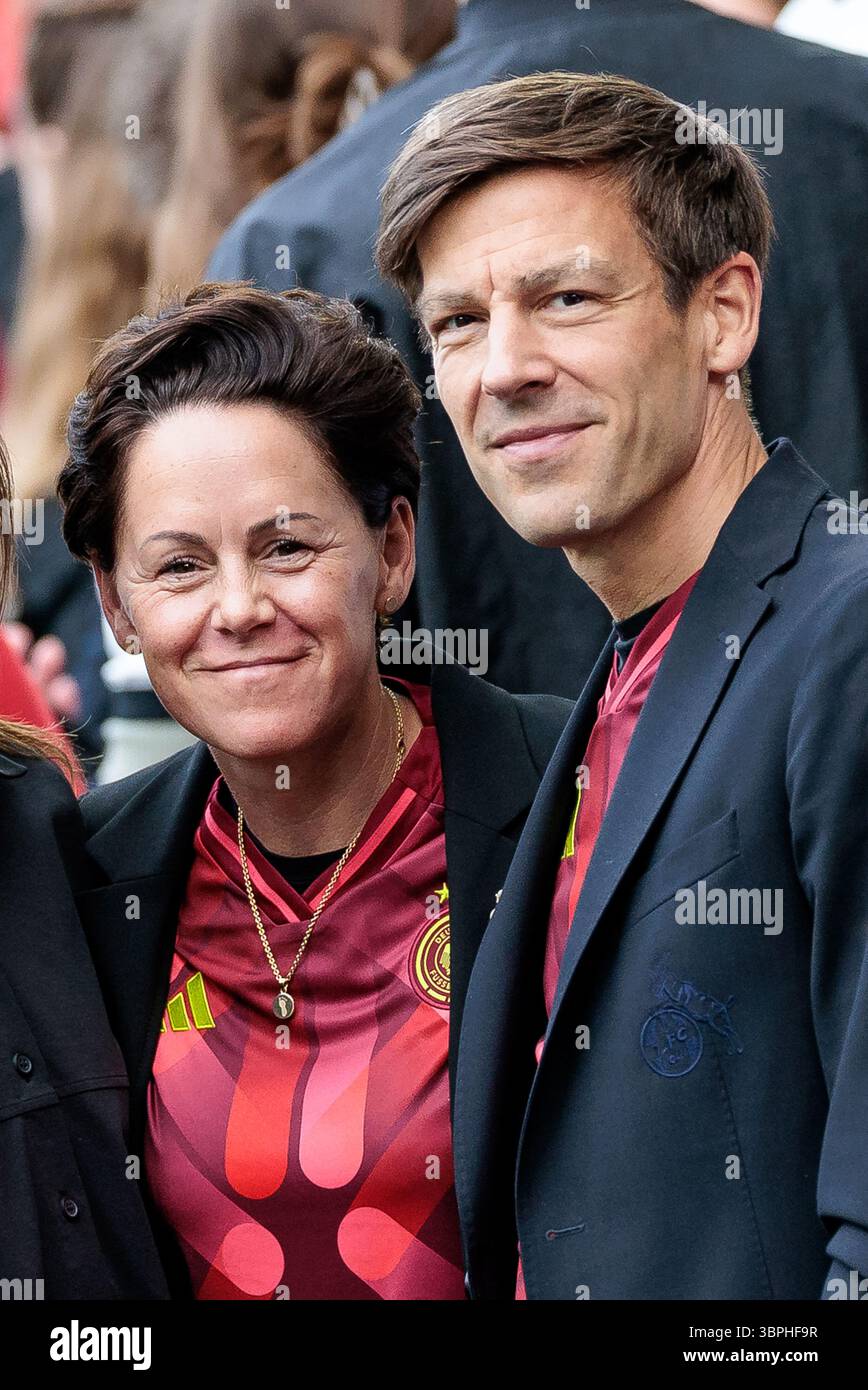 Nicole Bender-Rummler (1. FC K?ln) und Carsten Wettich (1. FC K?ln) UEFA Women?s Euro 2025: Deutschland - D?nemark; Basel, St. Jakob Park am 08.07.2025 Stock Photo