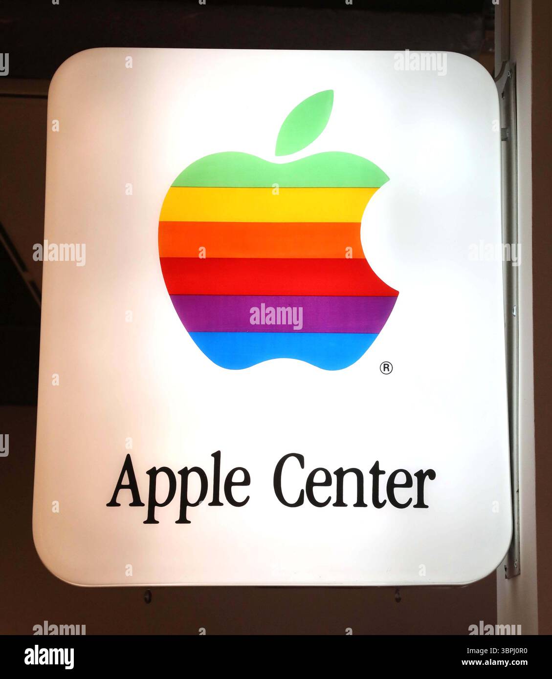 New York, New York, USA. 8th July, 2025. Apple Computer, Inc. Double ...