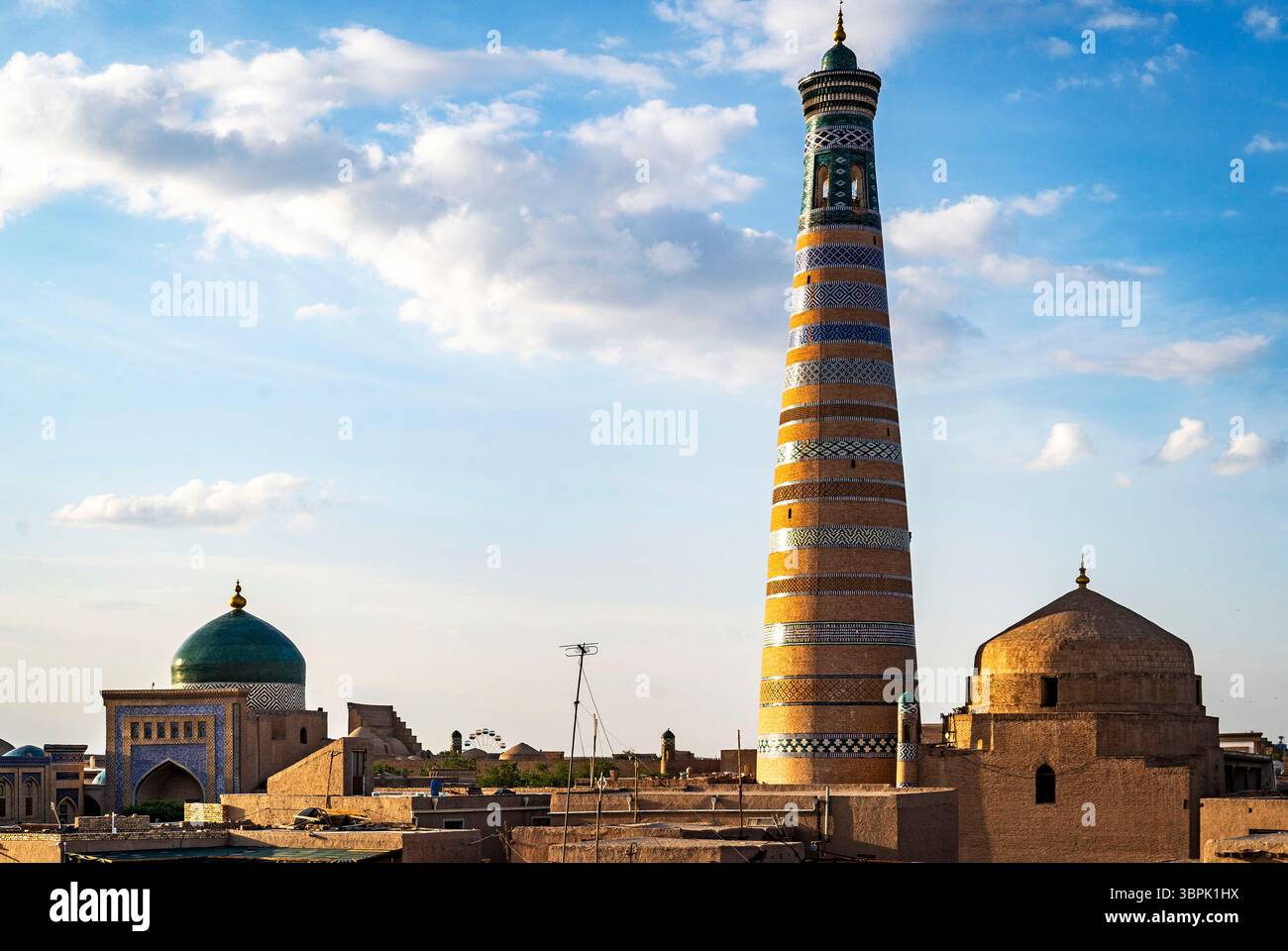 Featuring domed structures hi-res stock photography and images - Alamy