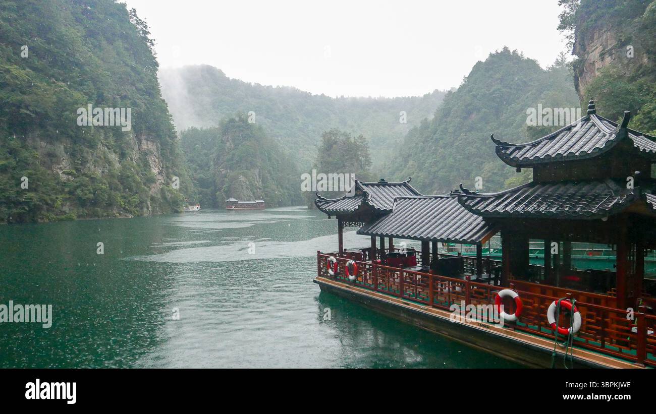 Chinese river boat hi-res stock photography and images - Alamy