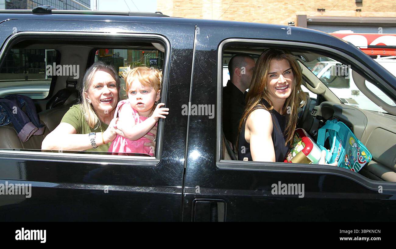 Terri Rownan Brooke shields daughter 2005 hi-res stock photography and images - Alamy