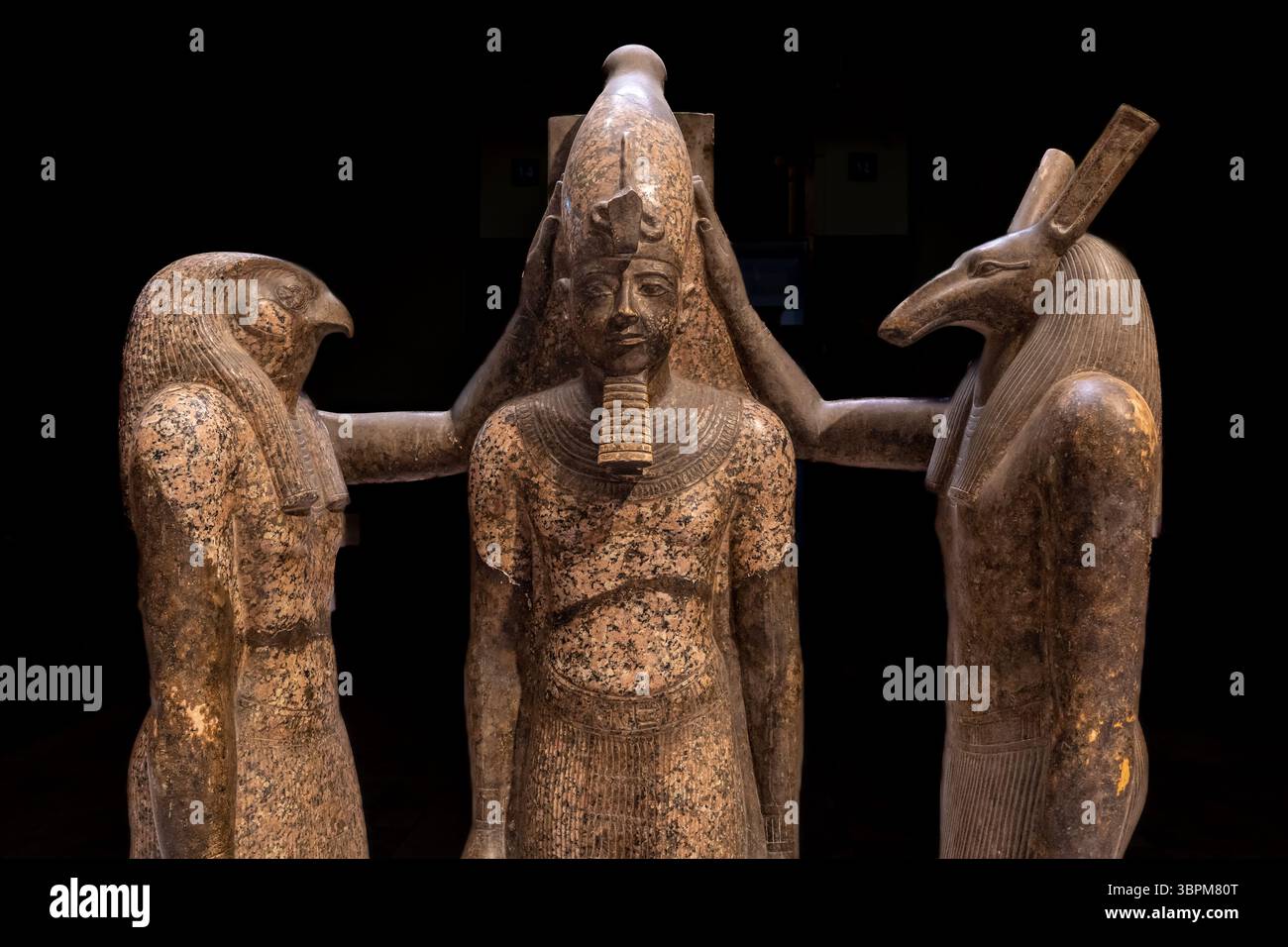 Ramses iii statue hi-res stock photography and images - Alamy
