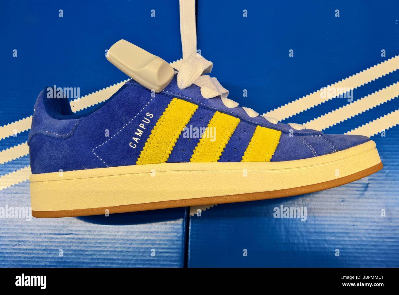adidas gazelle silver green womens Grade School Adidas x SpongeBob Superstar “Patrick Star” – Cool J's Miami  online main image 1