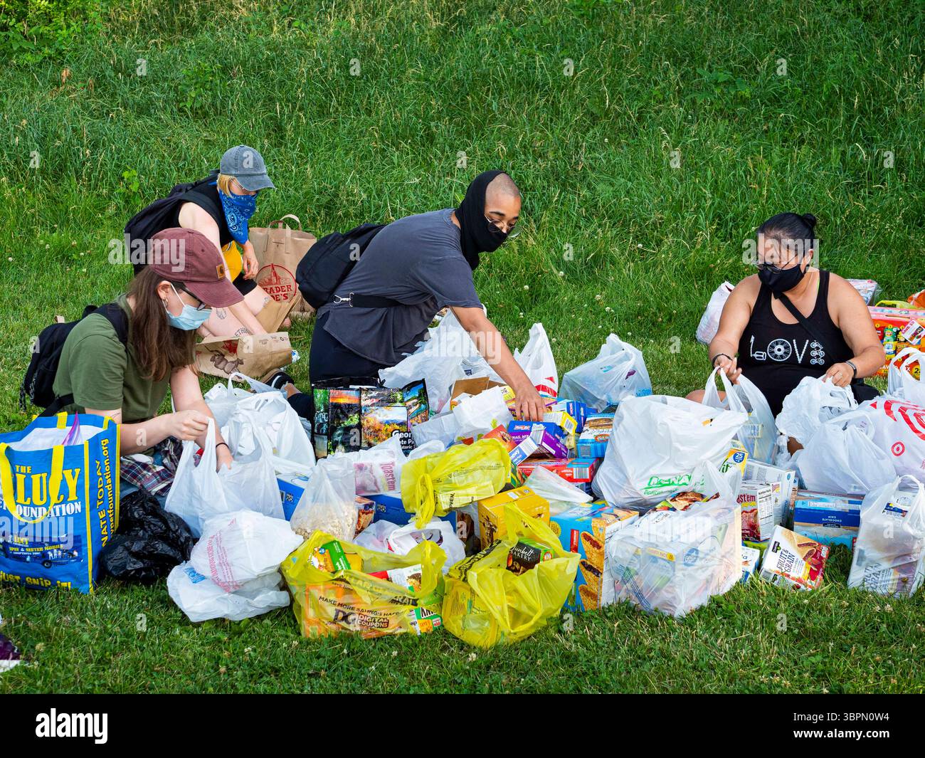 Homeless people first aid hi-res stock photography and images - Alamy