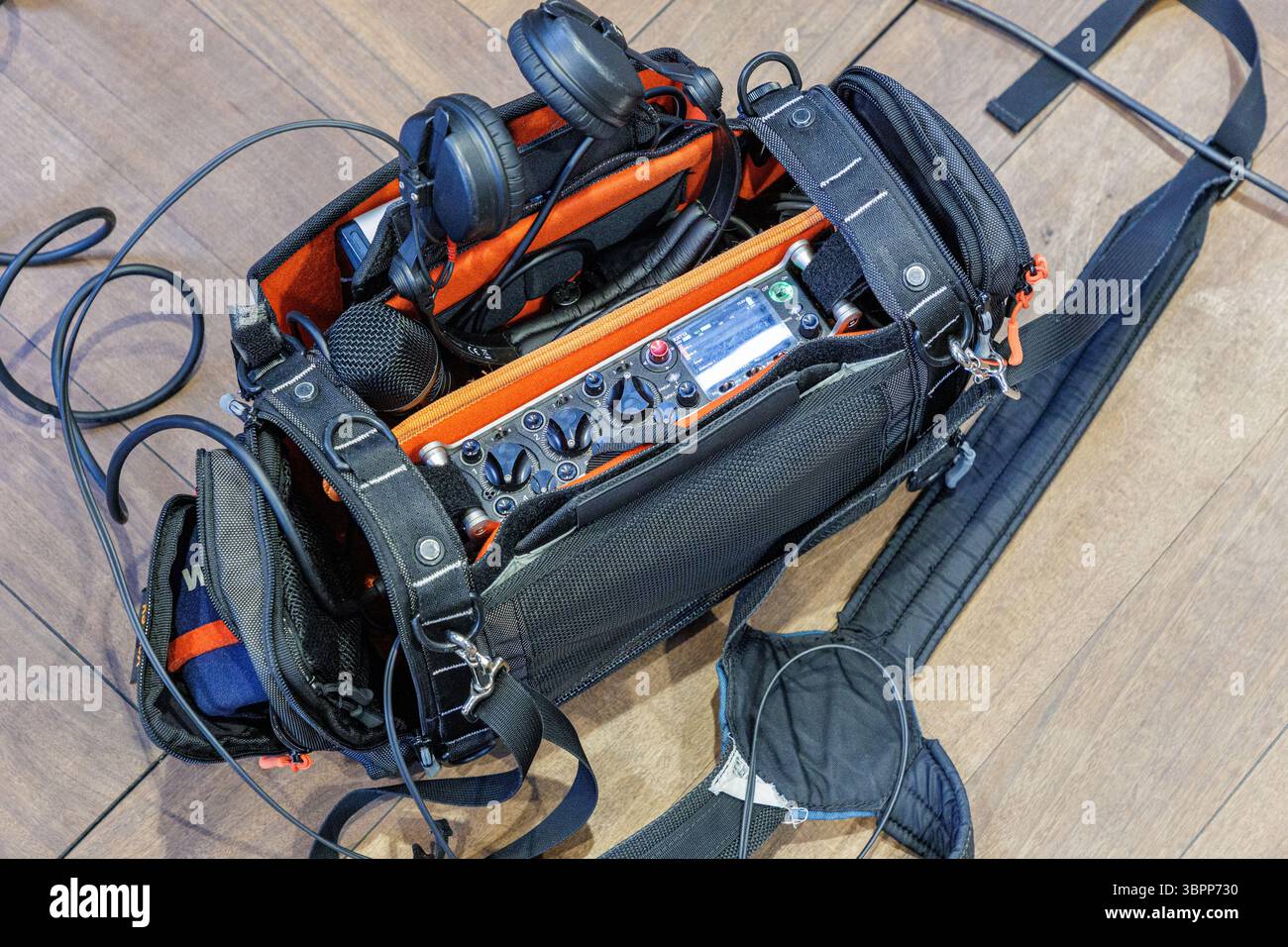 09.07.2025. Düsseldorf. Field-Rekorder im Einsatz. Stock Photo