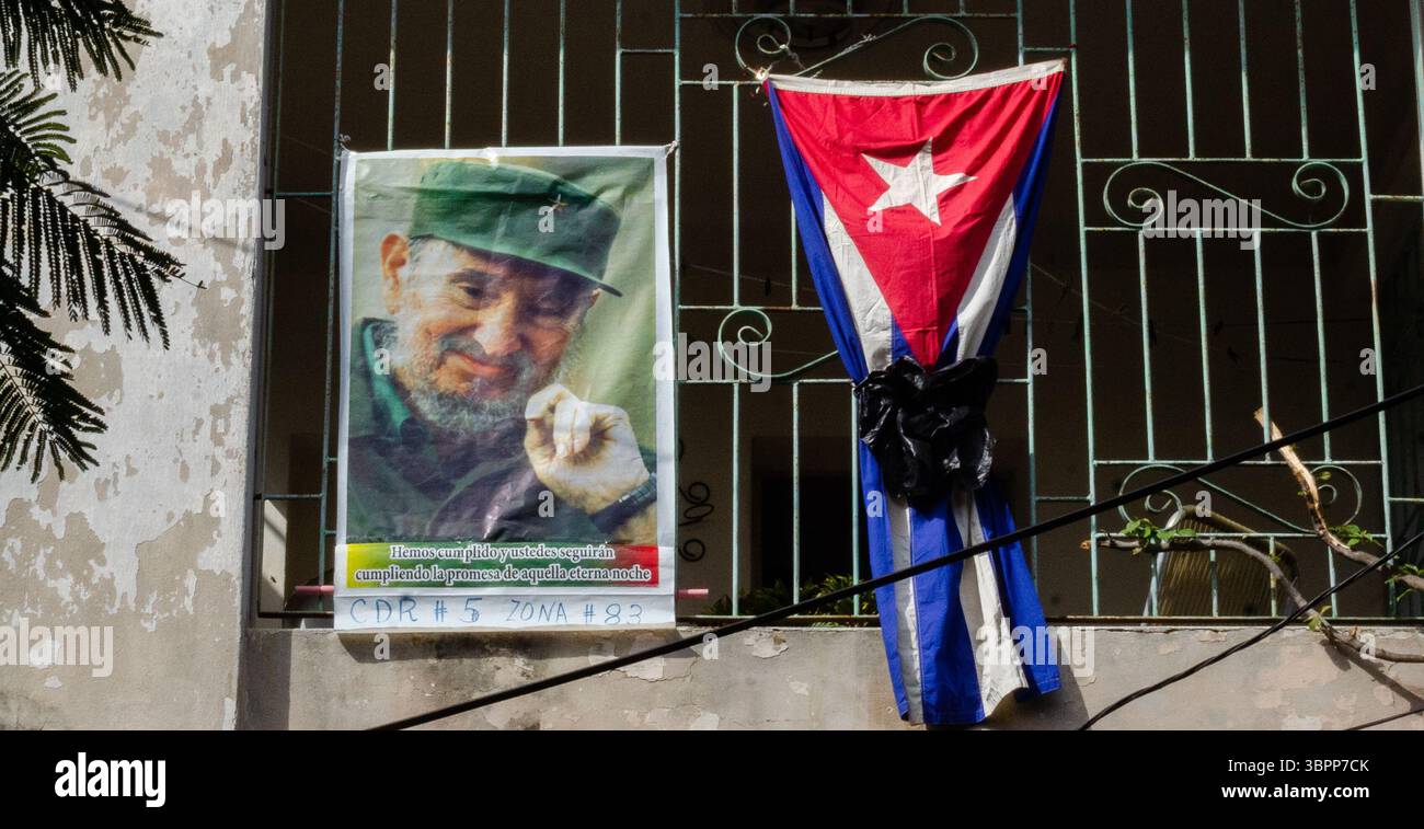 Maglietta Uomo Fidel Castro Con Bandiera Cuba – T-Shirt Divertente E Originale