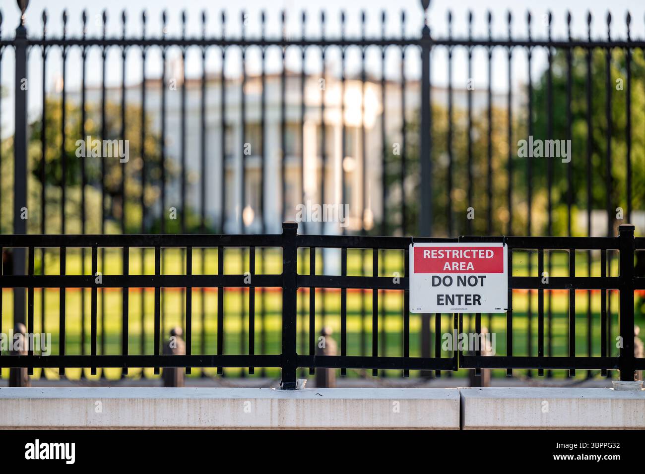 WASHINGTON, DC — The White House South Lawn and South Portico are ...