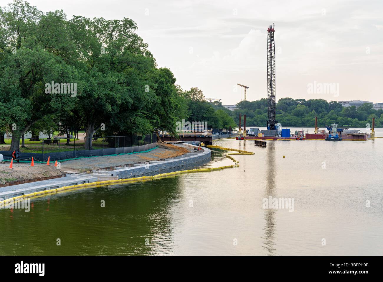Bridge construction workers hi-res stock photography and images - Page 18 -  Alamy, image size:1300x956