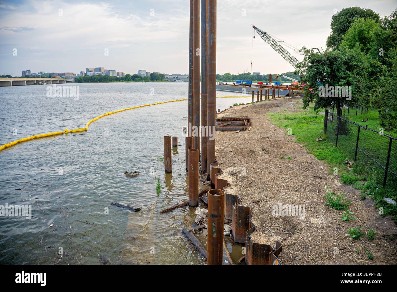 Concrete seawall hi-res stock photography and images - Page 8 - Alamy, image size:1300x956