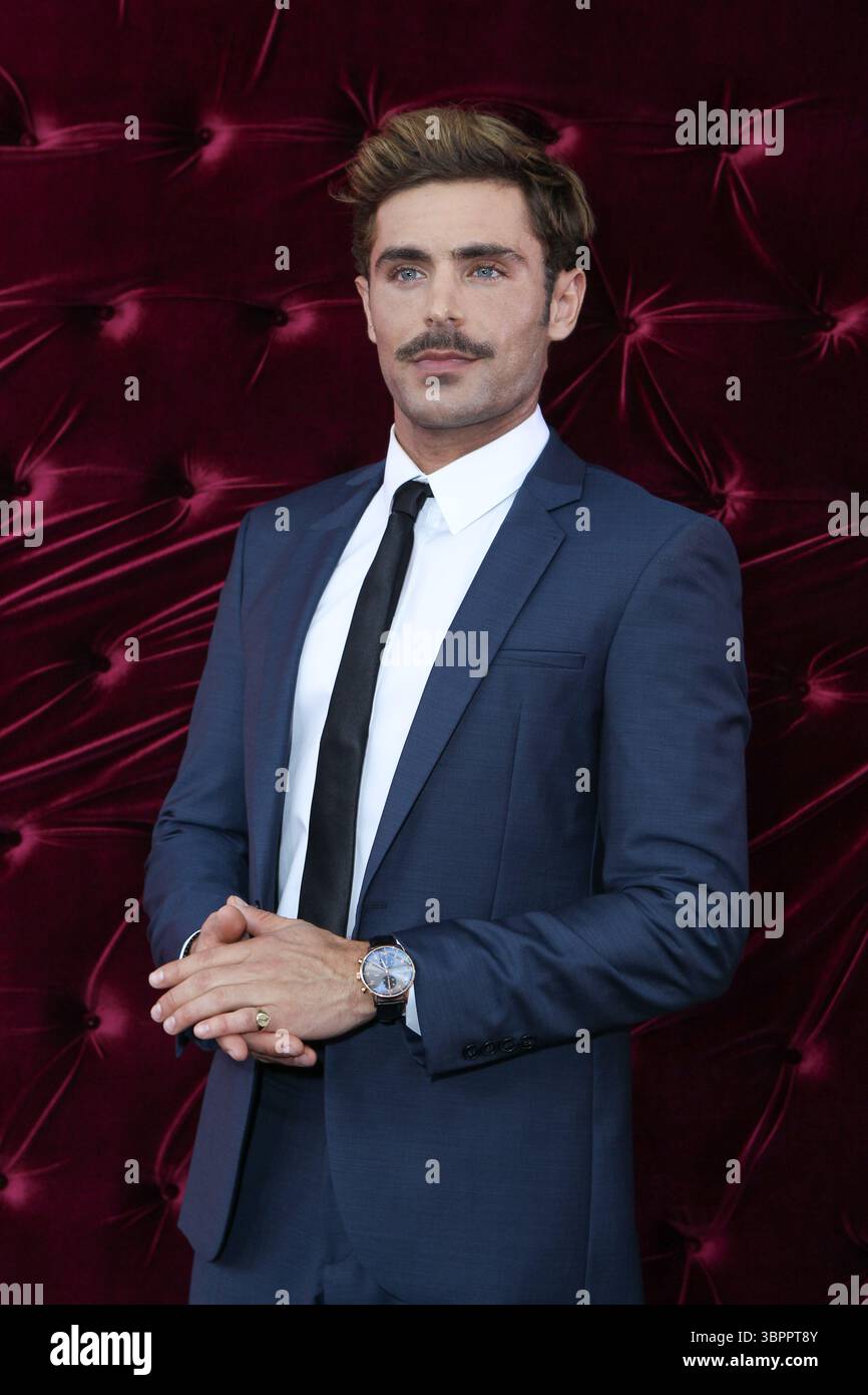 zac-efron-walking-the-red-carpet-for-the-sydney-premiere-of-the