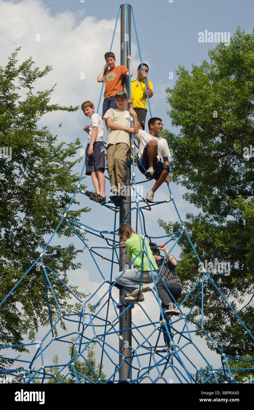 Kids climbing on ropes at a local playground Stock Photo - Alamy
