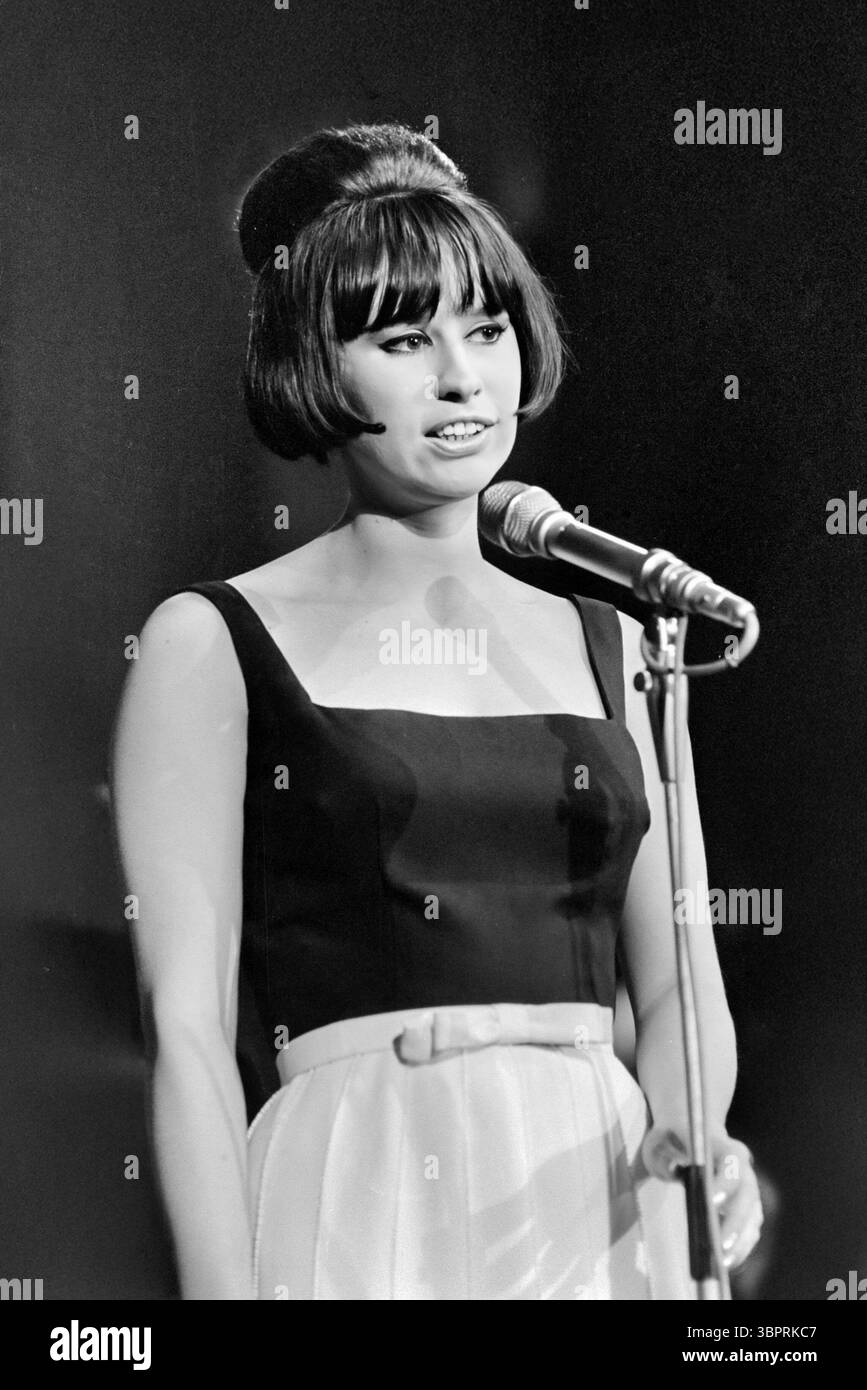 Brazilian singer hi-res stock photography and images - Alamy