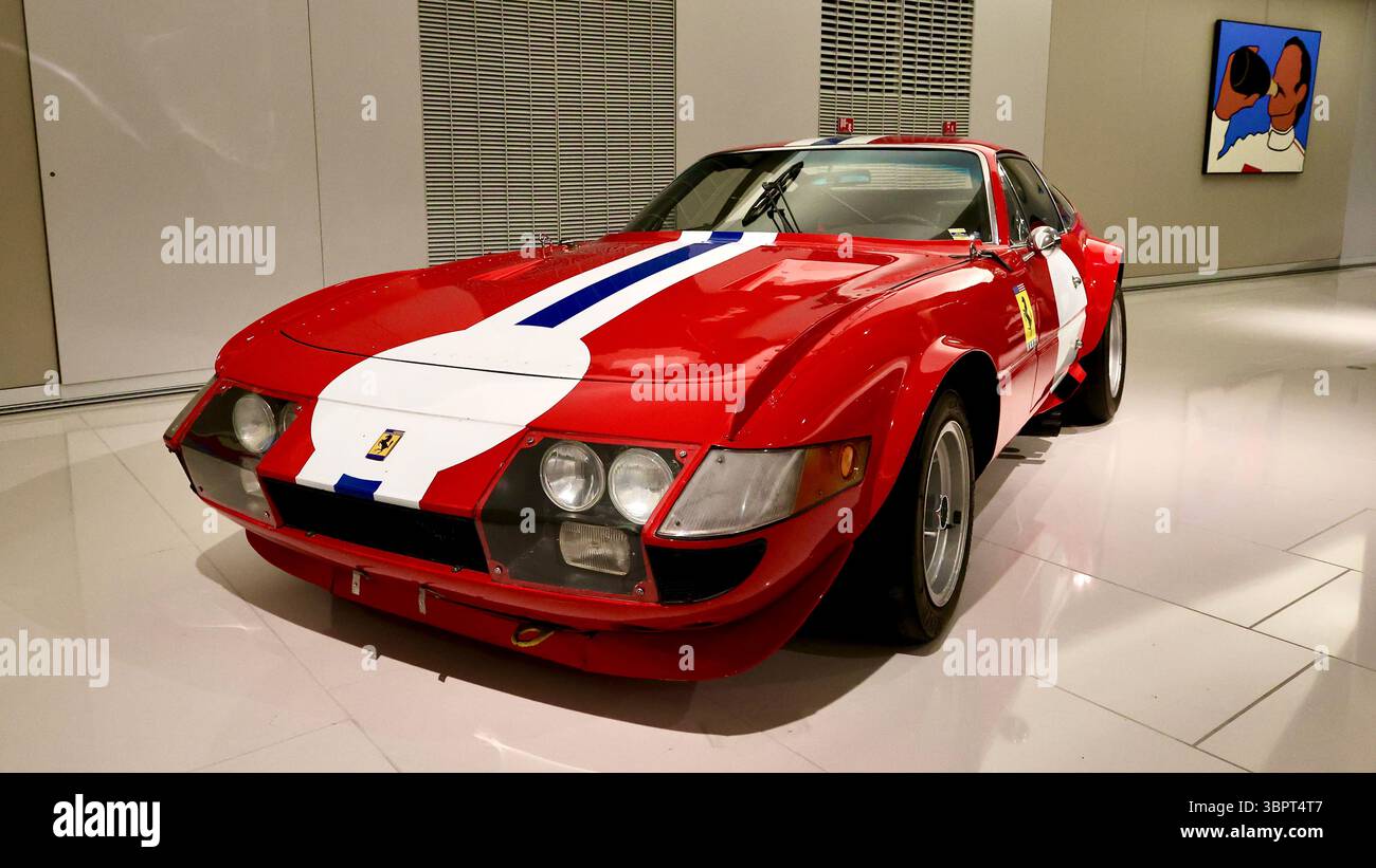 Ferrari 365GTB Daytona ストリート 1976年 レッド The Ferrari 365