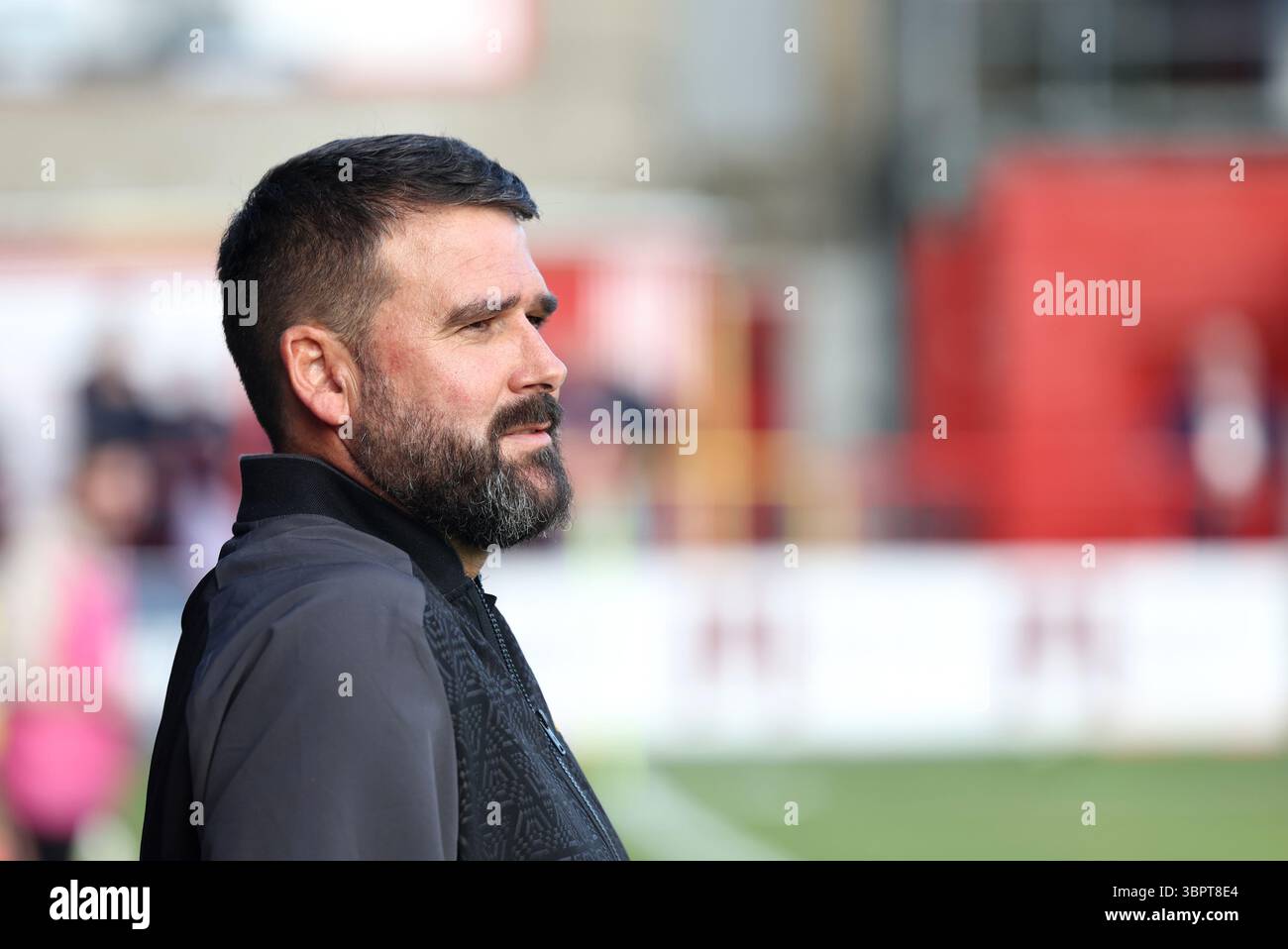 Linfield manager David Healy during the UEFA Champions League first ...