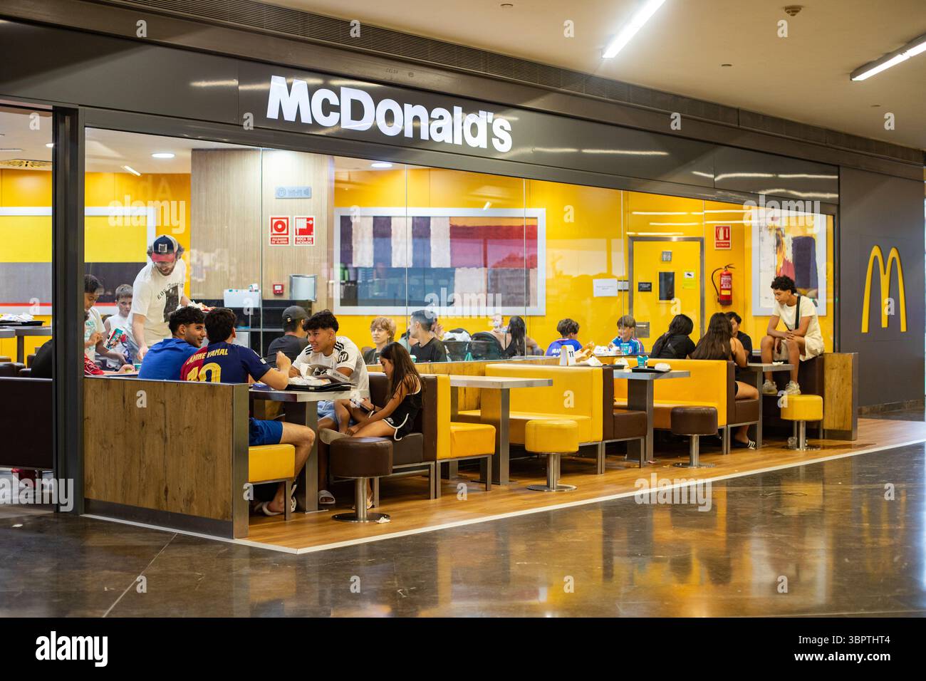 Inside a mcdonalds restaurant hi-res stock photography and images - Alamy