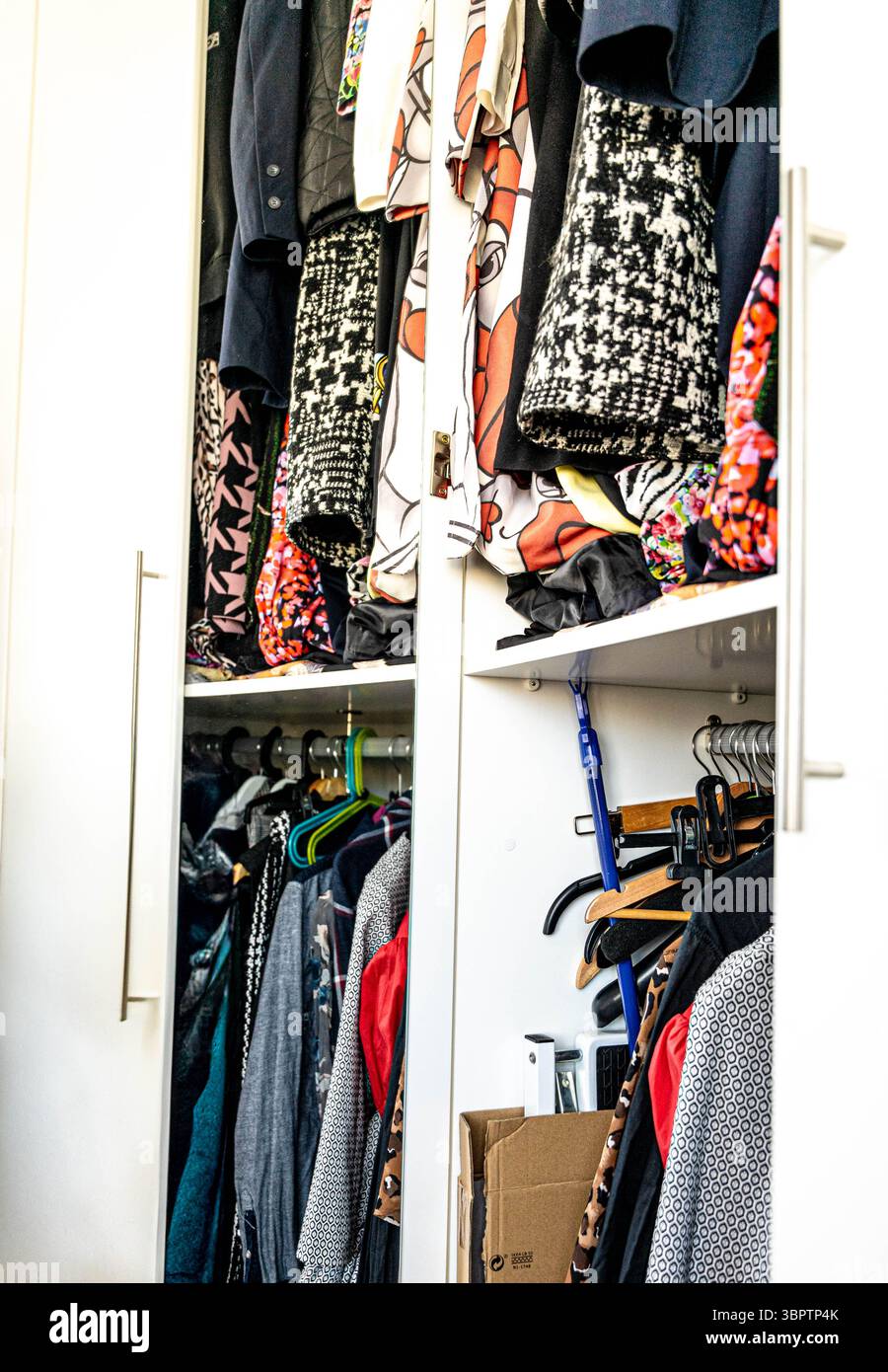 Wardrobe full of clothes hi-res stock photography and images - Alamy