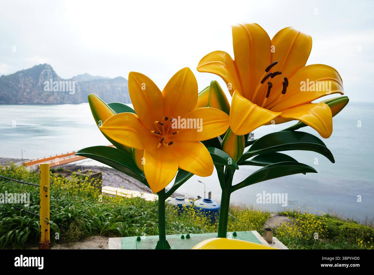 Vibrant flower sculptures hi-res stock photography and images - Alamy