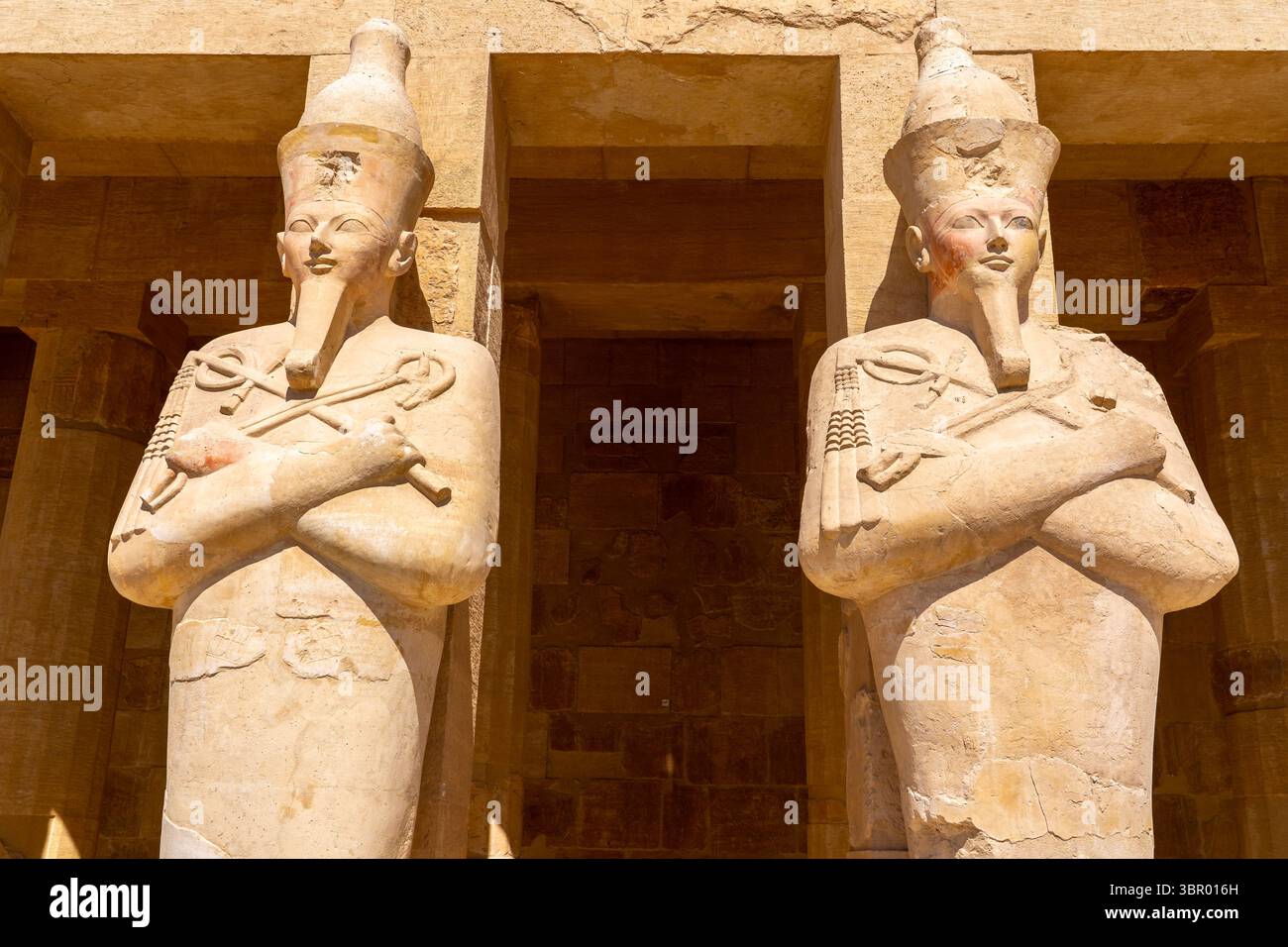 Statue of osiris hi-res stock photography and images - Alamy