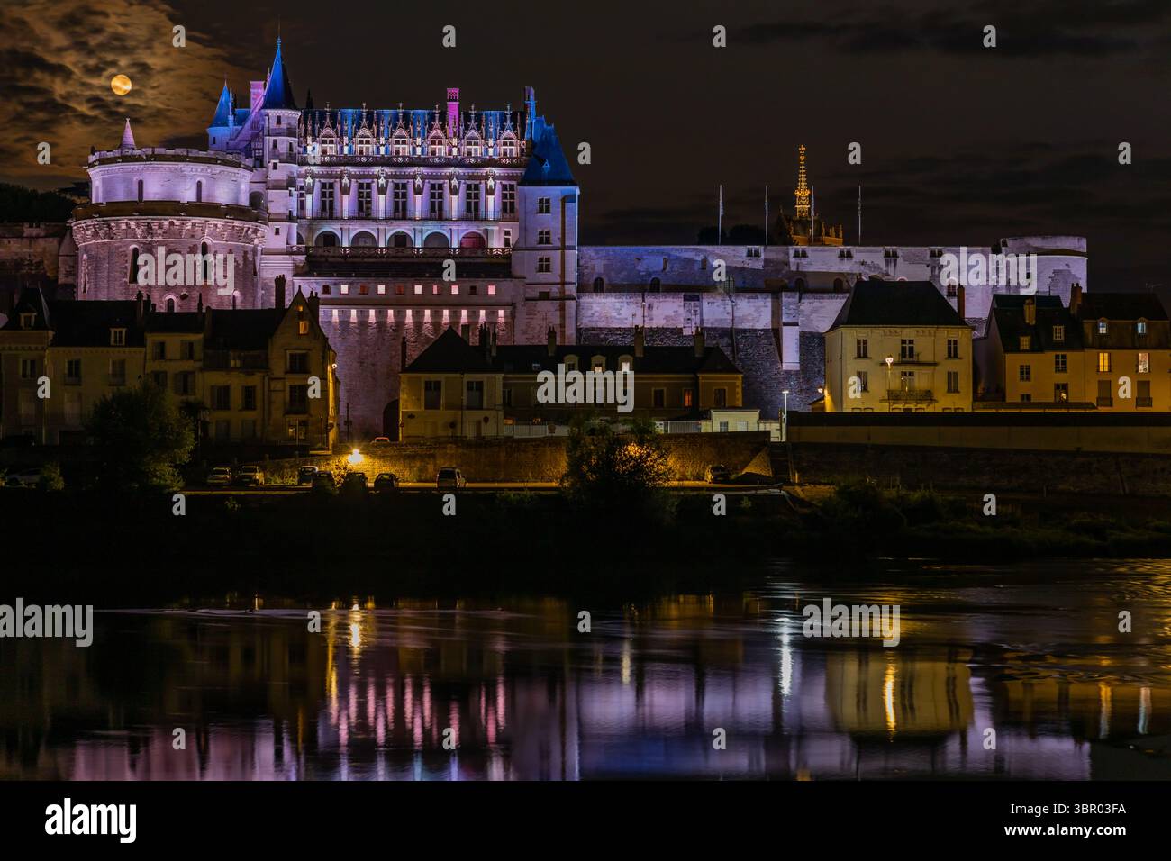 Chateau d'Amboise (Amboise Castle), at night, Indre-et-Loire ...