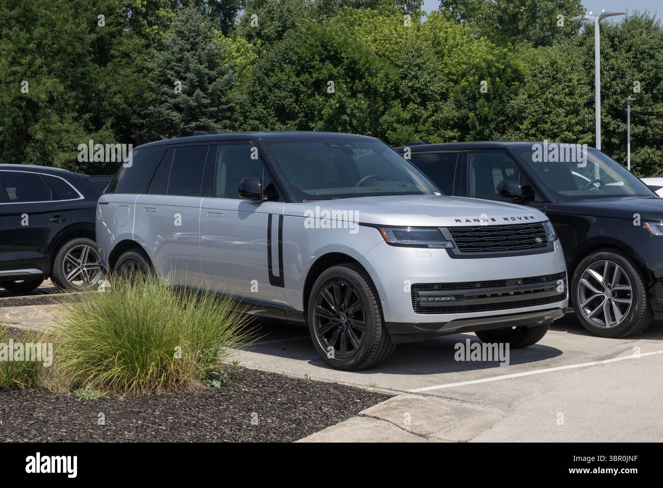 Indianapolis - July 8, 2025: Land Rover Range Rover SE 530PS SUV ...
