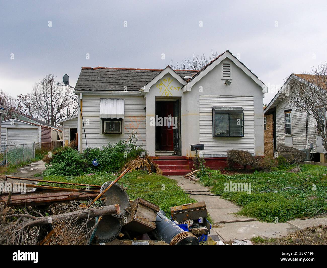 Trash from severely damaged hi-res stock photography and images - Alamy