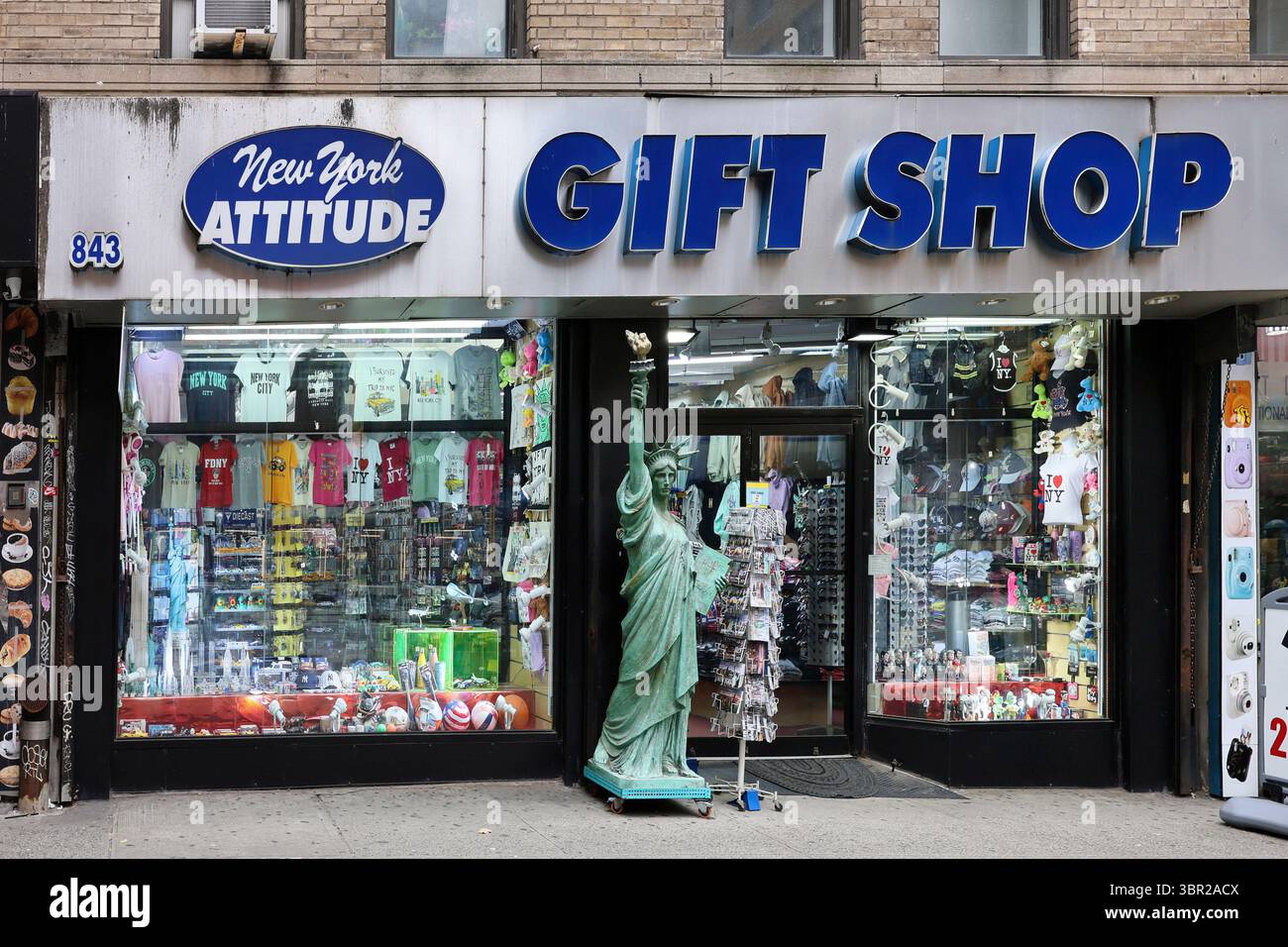 New york souvenir hi-res stock photography and images - Alamy