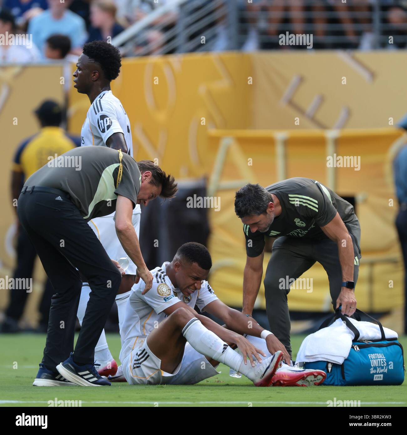 Beautiful Real Madrid Superstar Mbappe In Paris For Treatment On Knee Injury Scene in HD Beautiful Real Madrid Superstar Mbappe In Paris For Treatment On Knee Injury Scene in HD