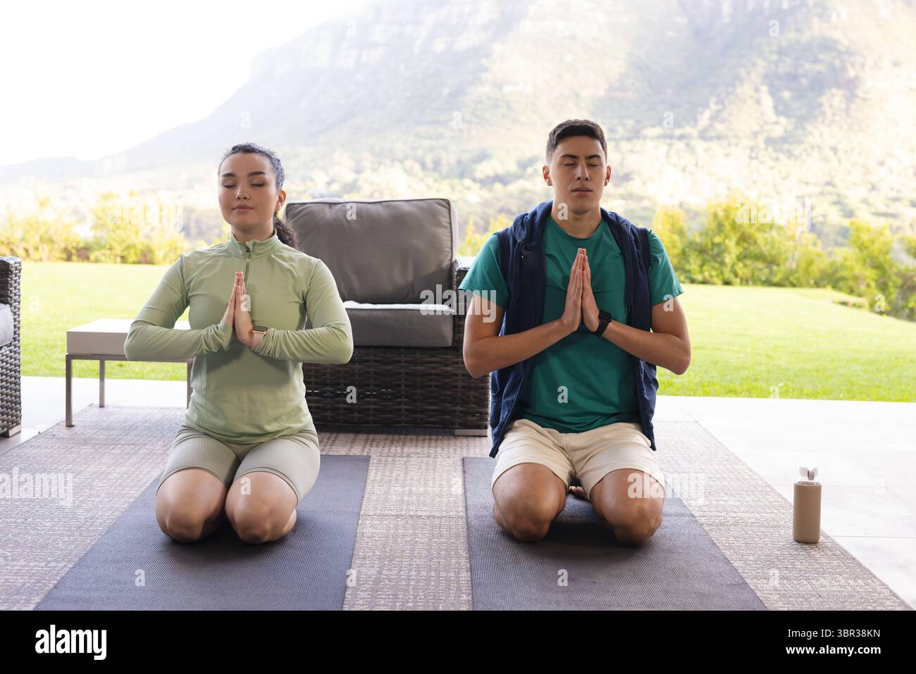 Asian woman kneeling in hi-res stock photography and images - Alamy