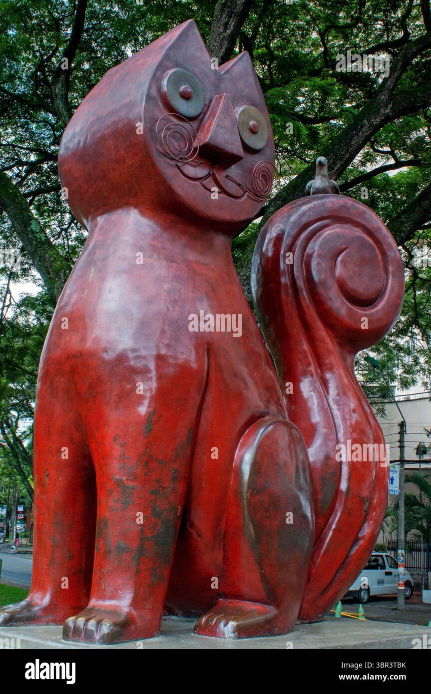 November 22, 2011, Cali, Valle del Cauca, Colombia: The iconic River Cat or Gato del Rio Sculpture by Hernando Tejada at Cats Park at the River Boulevard in Cali, Departamento Valle del Cauca, Colombia, Latin America, South America (Credit Image: © Sergi Reboredo/ZUMA Wire) Stock Photo