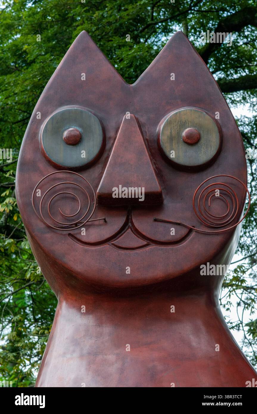 November 22, 2011, Cali, Valle del Cauca, Colombia: The iconic River Cat or Gato del Rio Sculpture by Hernando Tejada at Cats Park at the River Boulevard in Cali, Departamento Valle del Cauca, Colombia, Latin America, South America (Credit Image: © Sergi Reboredo/ZUMA Wire) Stock Photo