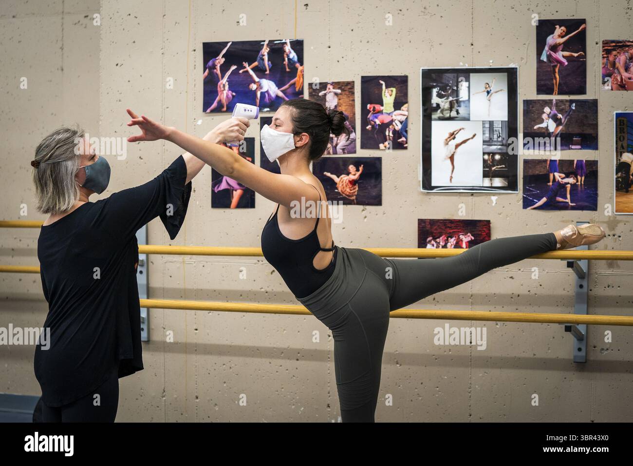Clase de baile en hi-res stock photography and images - Alamy