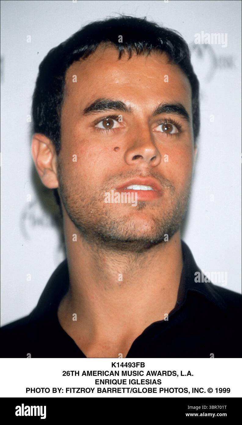 Enrique iglesias 1999 hi-res stock photography and images - Alamy