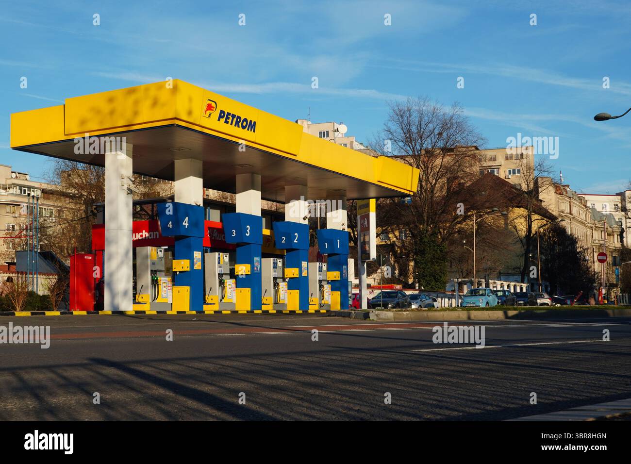 Oil shop gas station hi-res stock photography and images - Alamy