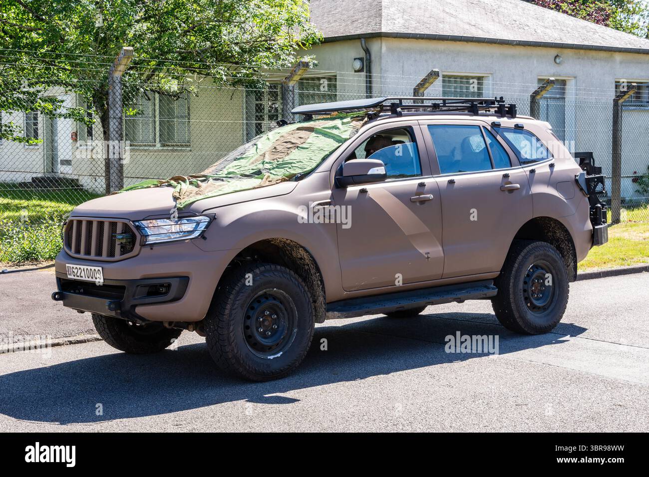 French military vehicle hi-res stock photography and images - Alamy