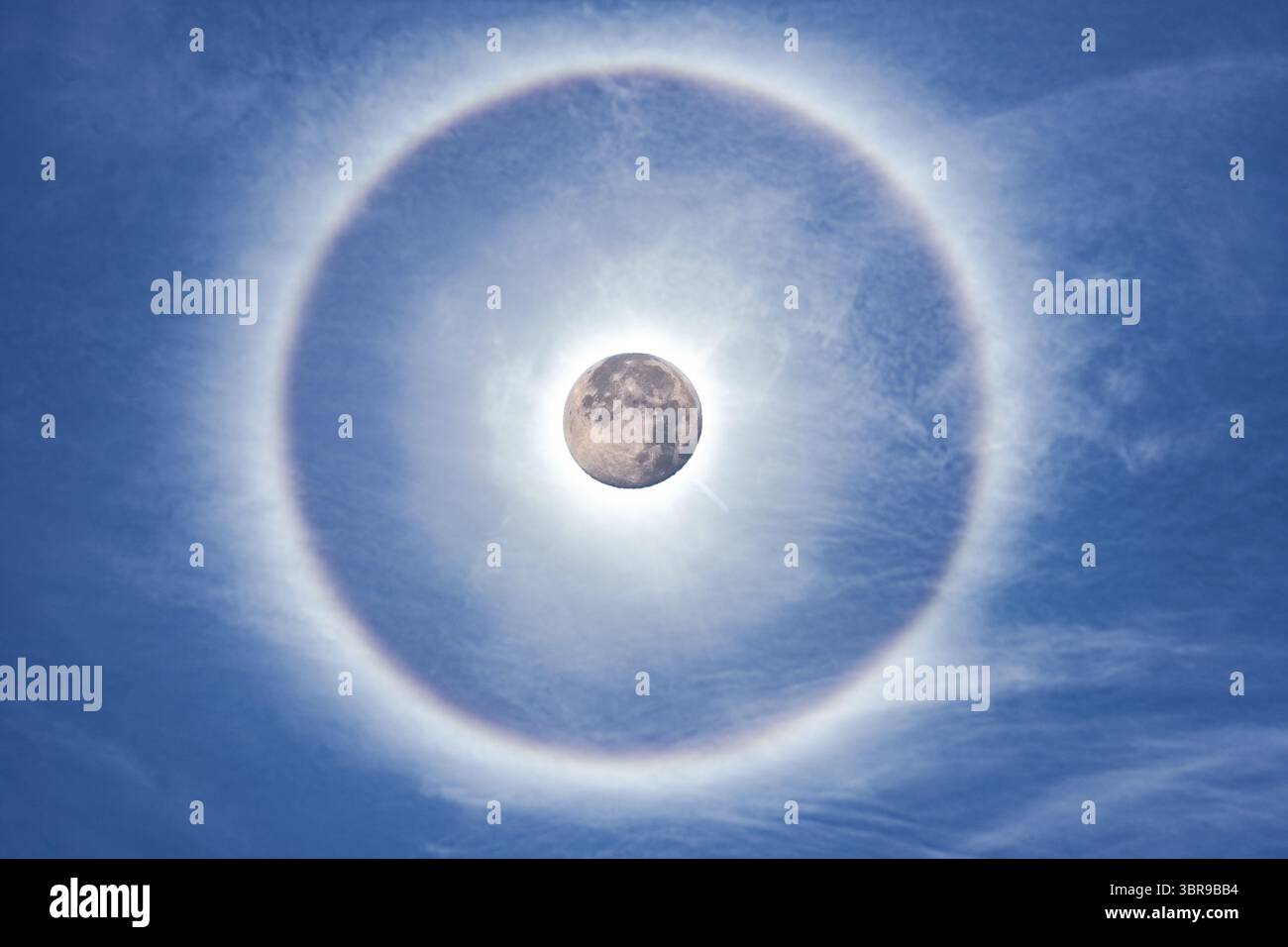 Rare moon rainbow hi-res stock photography and images - Alamy, image size:1300x956