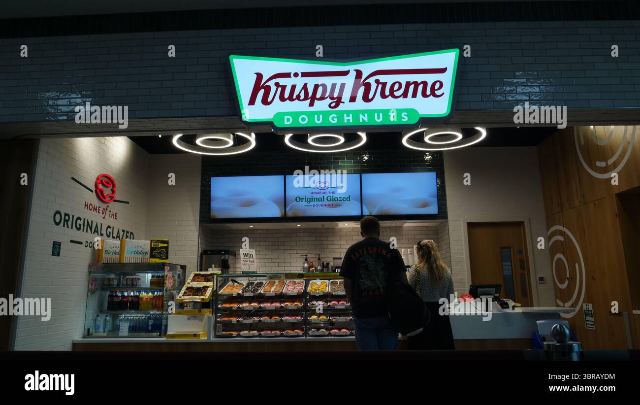 Krispy kreme logo hi-res stock photography and images - Alamy, image size:1300x822