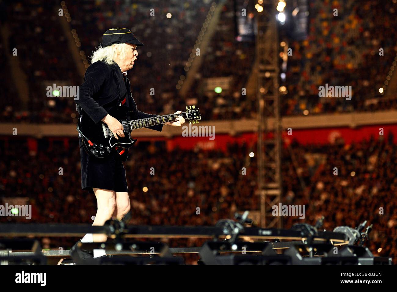 Angus young hi-res stock photography and images - Alamy