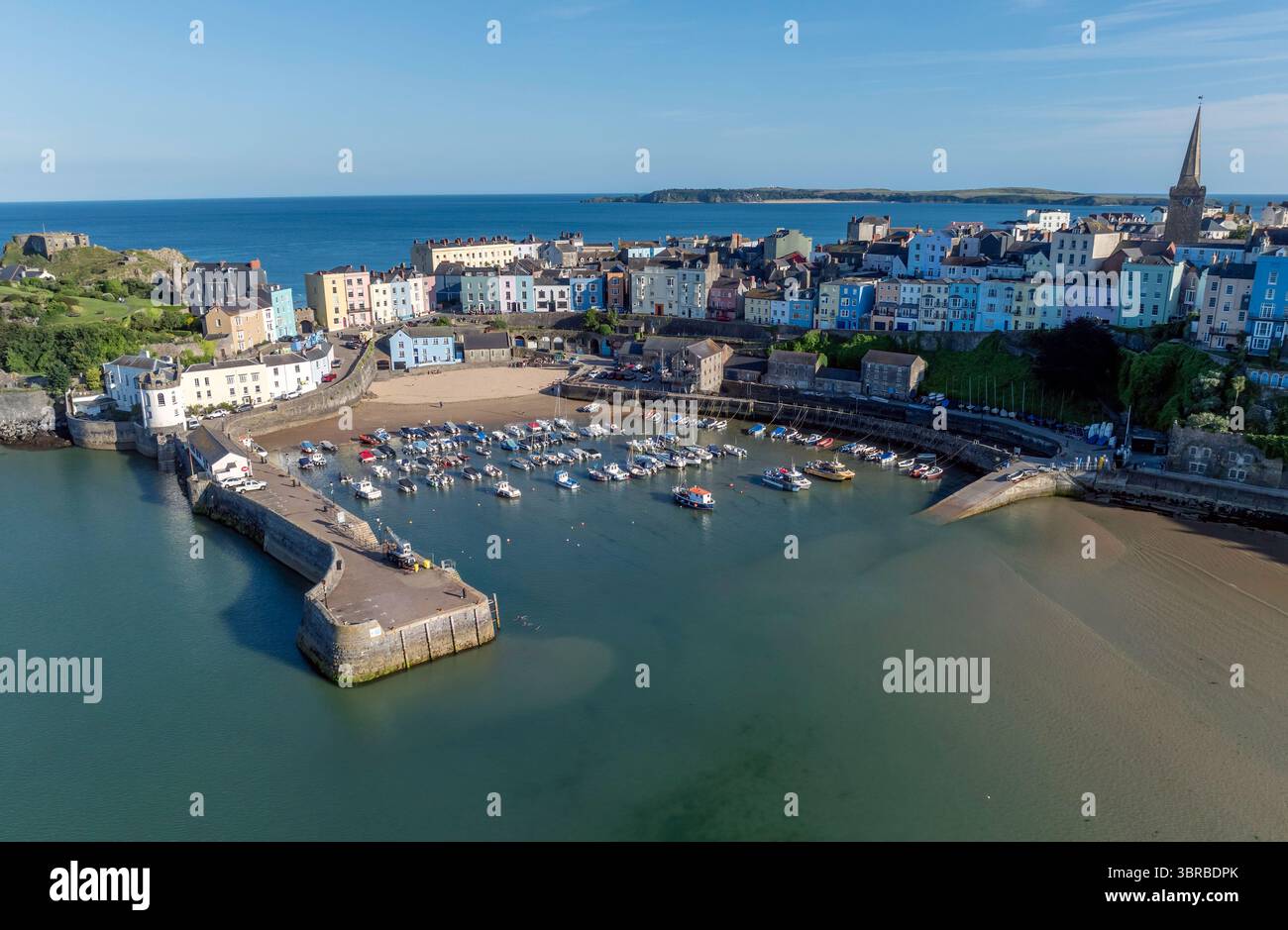 Editorial Tenby, UK - July 07, 2025: Tenby is a harbour town and resort in southwest Wales known for its 13th-century town walls and its stretches of Stock Photo