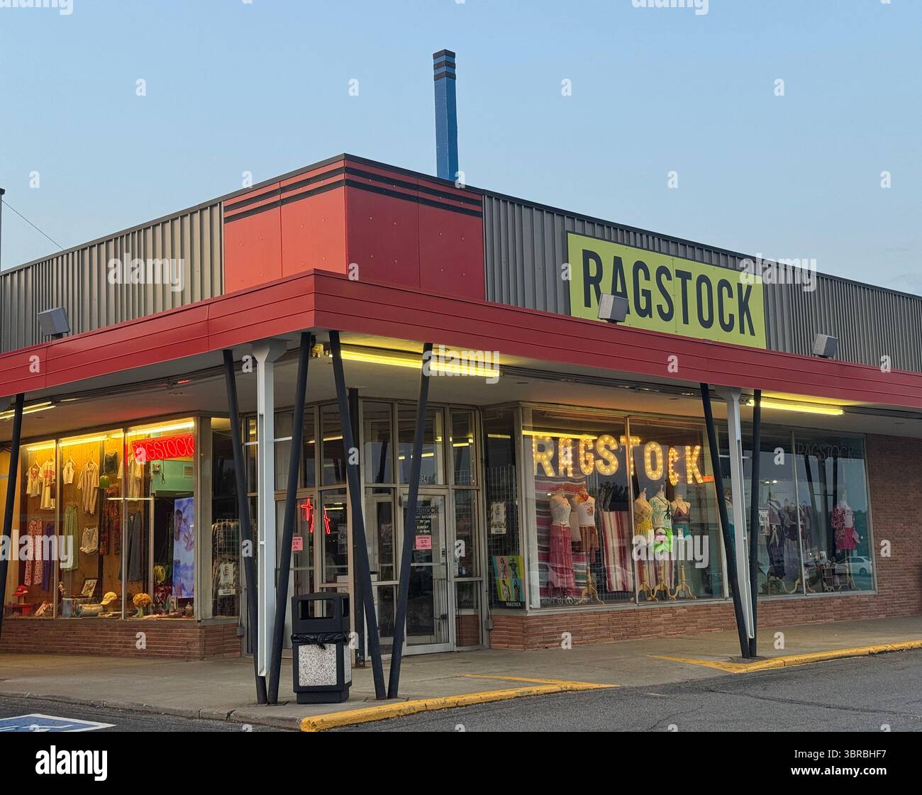 Ragstock hi-res stock photography and images - Alamy
