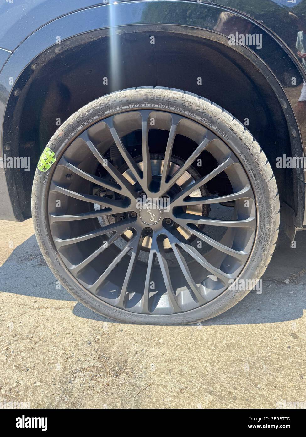 Car rims hi-res stock photography and images - Alamy