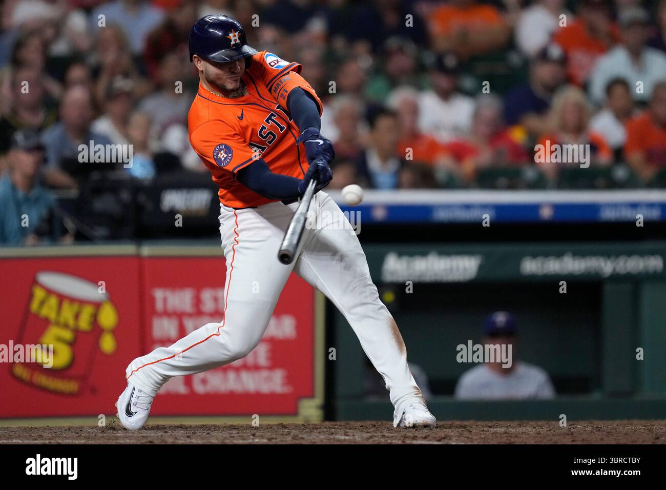Houston Astros' Yainer Diaz knocks a base hit during the eighth inning ...
