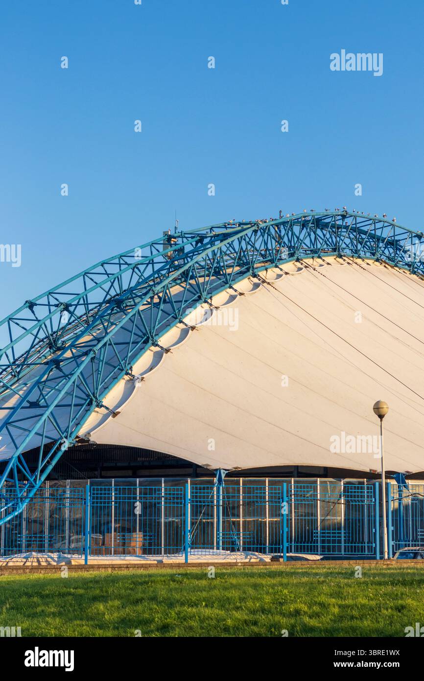 Metal structure of the sports arena Stock Photo - Alamy