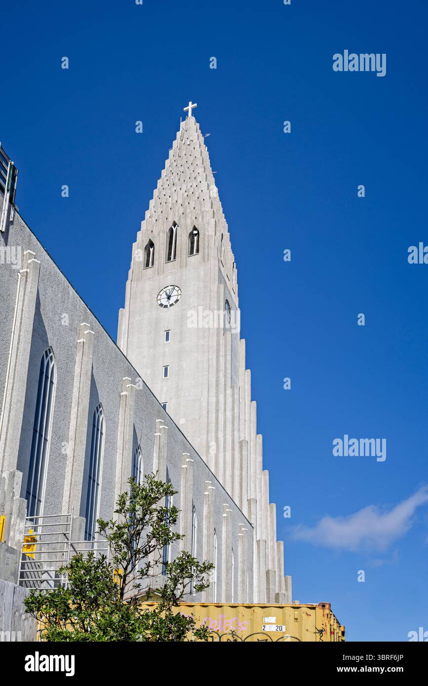 Iconic spire of Hallgrimskirkja Church on the hilltop Skolavorduholt ...