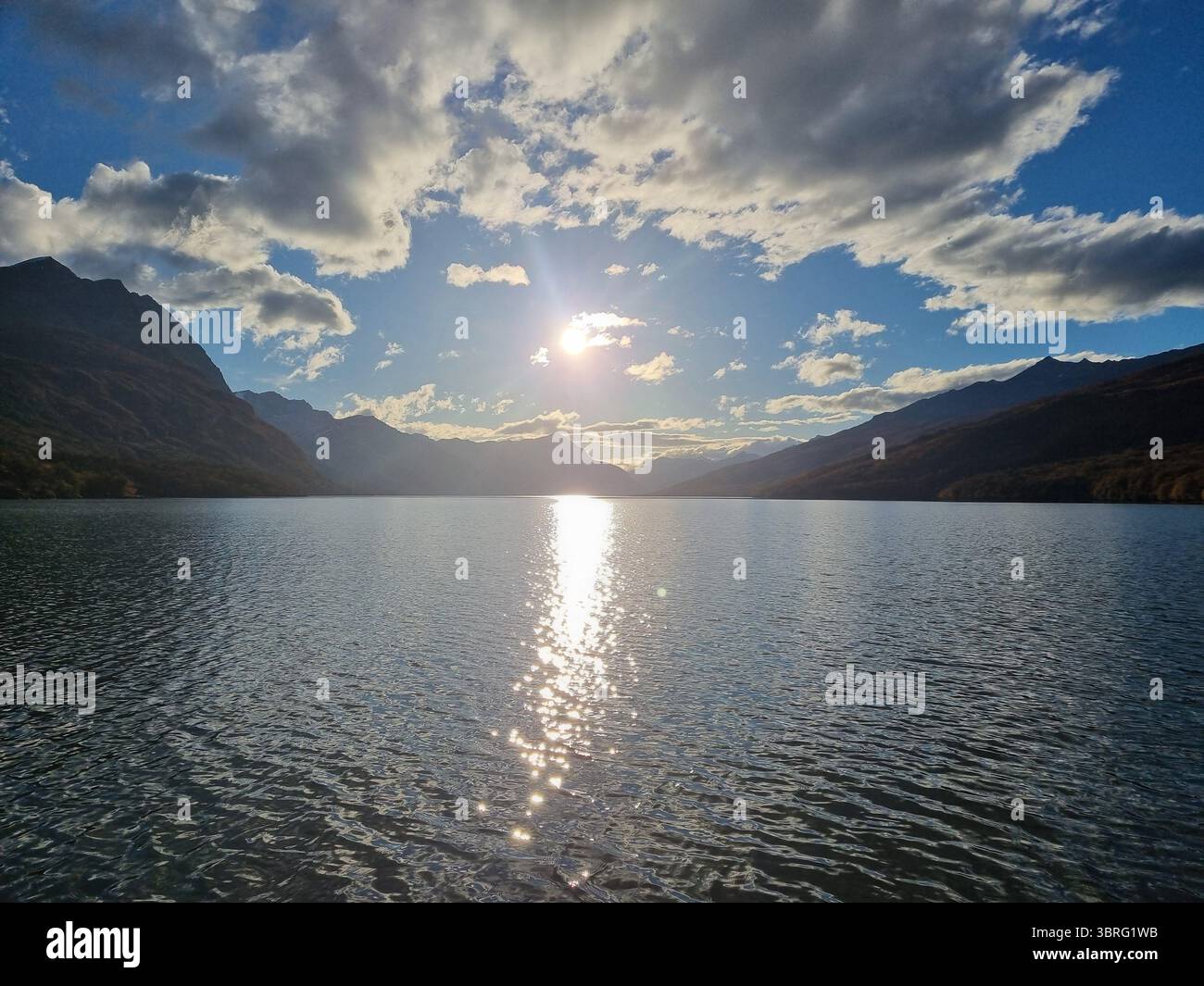 Lago rodeado de montañas de Ushuaia, Tierra del Fuego, Argentina - Smartphone Captured Stock Image