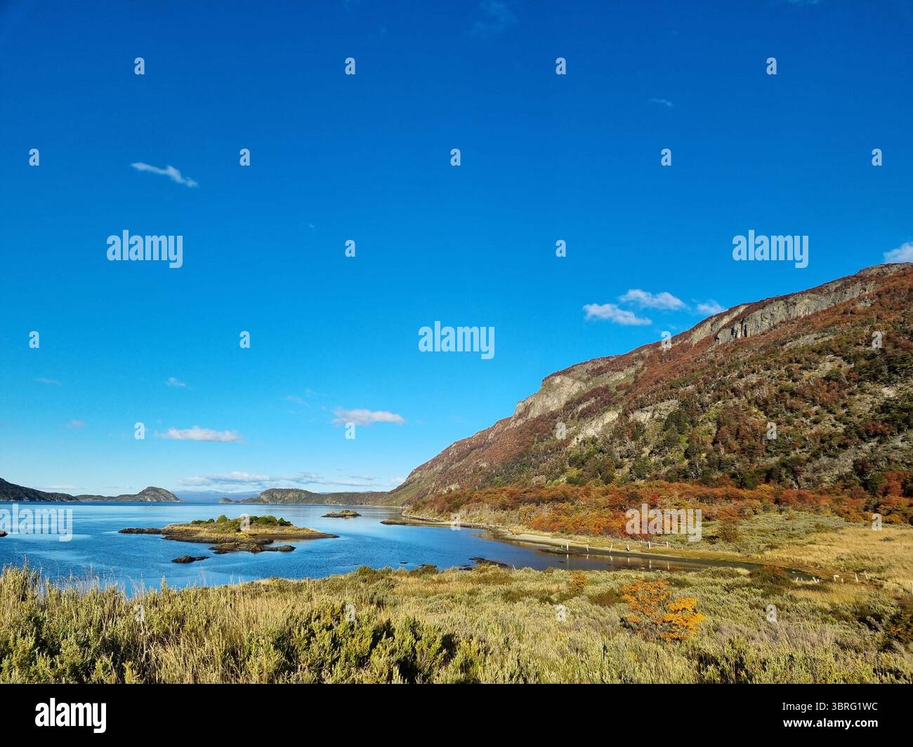Lago rodeado de montañas, Ushuaia, Tierra del Fuego, Argentina - Smartphone Captured Stock Image