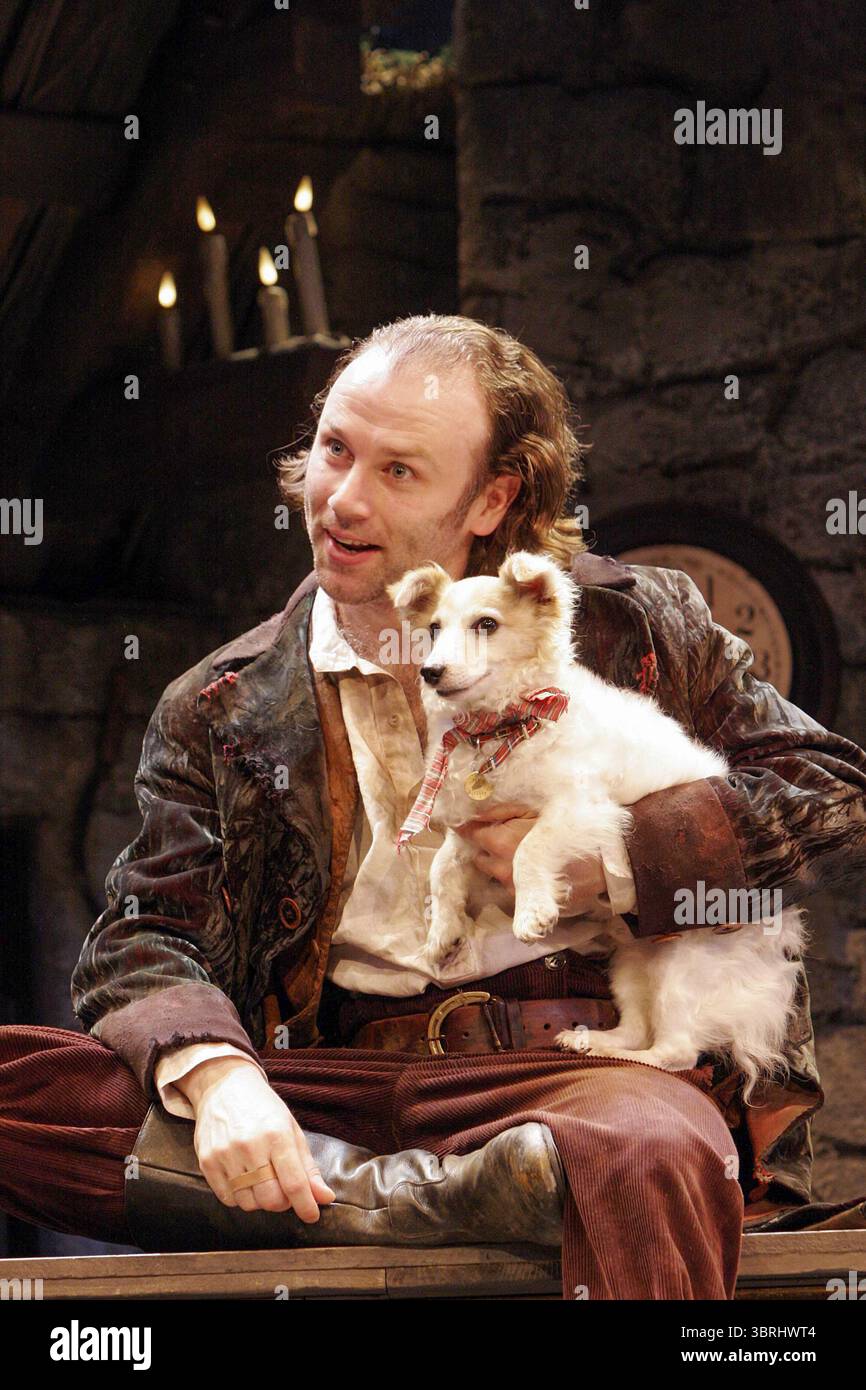 Don Wycherley (Conn - 'The Shaughraun') with Patch as 'Tatters' in THE SHAUGHRAUN by Dion Boucicault at the Albery Theatre, London WC2  08/06/2005  an Abbey Theatre, Dublin production  set design: Francis O'Connor  costumes: Joan O'Clery  lighting: Rupert Murray  choreographer: Colin Dunne  director: John McColgan Stock Photo